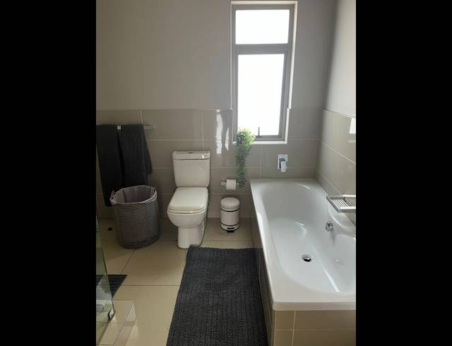 3 BEDROOM PROPERTY TO RENT IN OAKLANDS